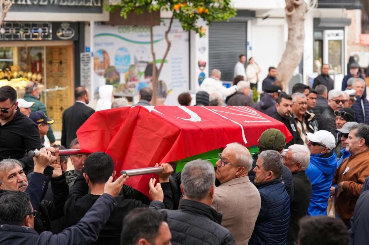 CHP Muğla Milletvekili Süreyya Öneş Derici’nin Amcası Osman Öneş Son Yolculuğuna Uğurlandı 1